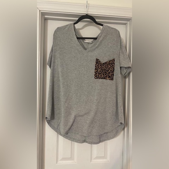 Cheetah patch tshirt - Picture 1 of 1